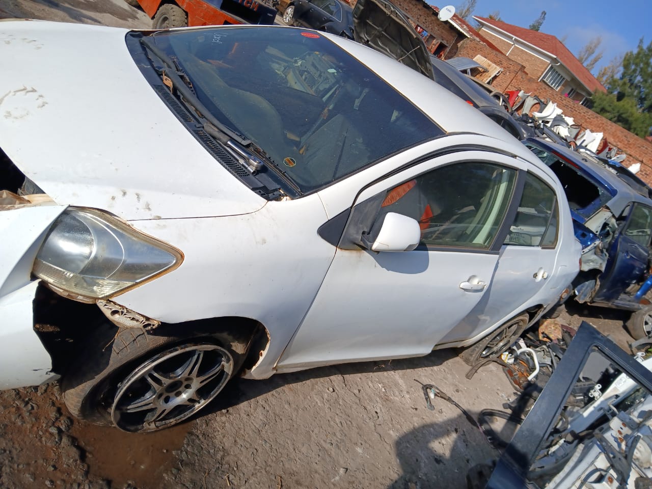 Toyota Yaris 2006 1.3 sedan For Stripping - Private Seller