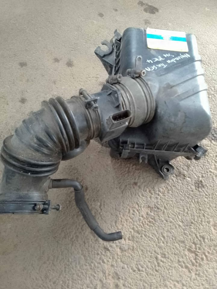 2005 up Hyundai Tucson air filter box with sensor - Private Seller