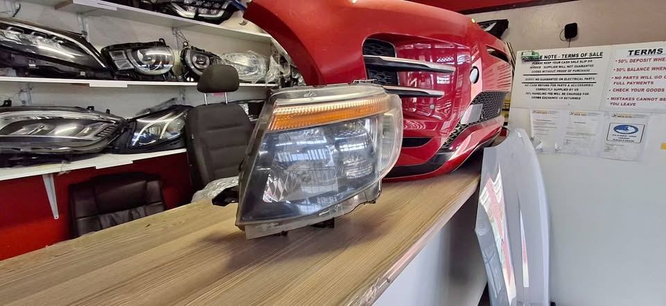 2014 FORD RANGER T6 RIGHT HEADLIGHT FOR SALE - Private Seller 2014 FORD RANGER T6 RIGHT HEADLIGHT FOR SALE - Private Seller