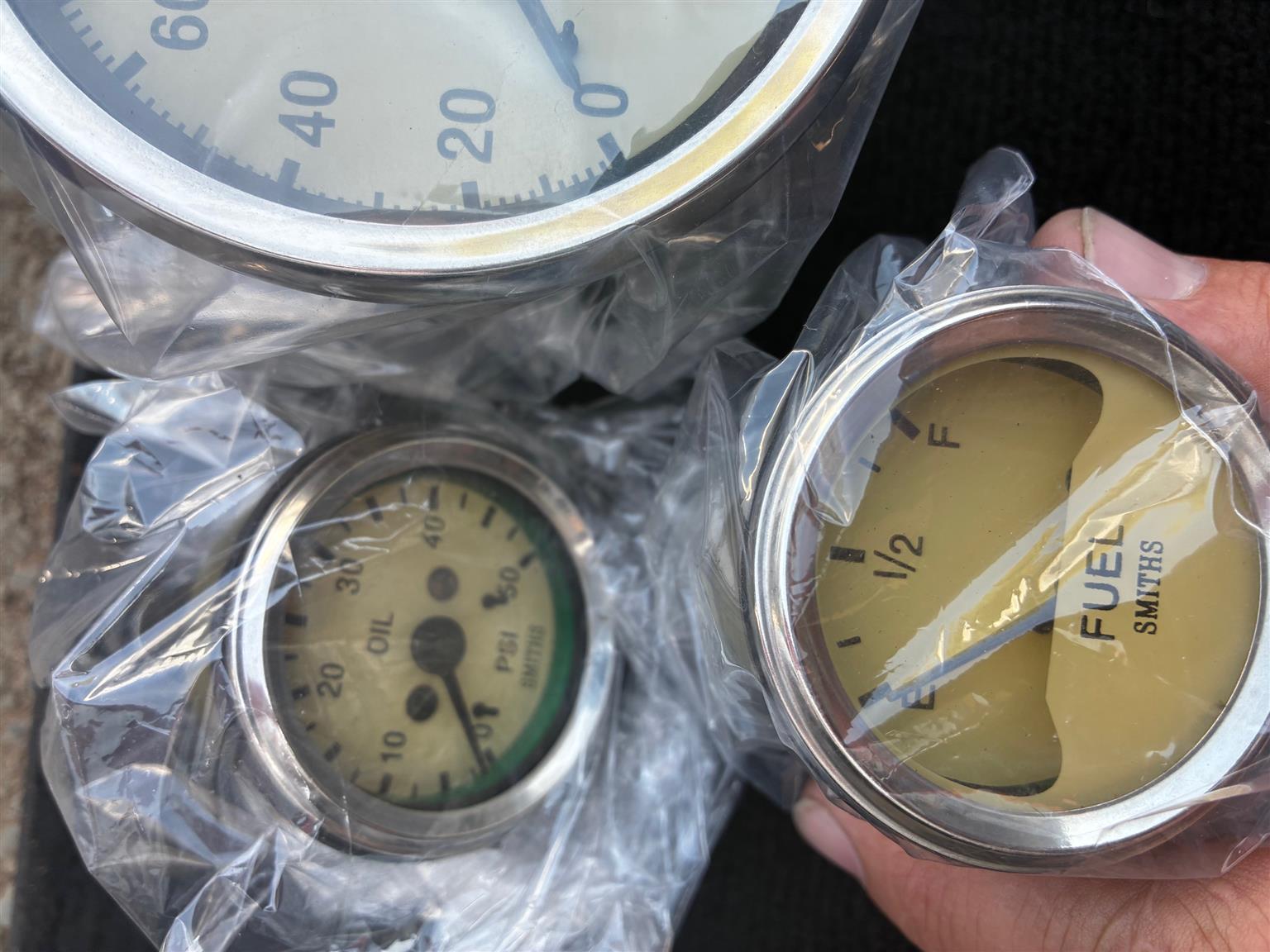 Gauges classic ivory colour Smiths replica. - Private Seller