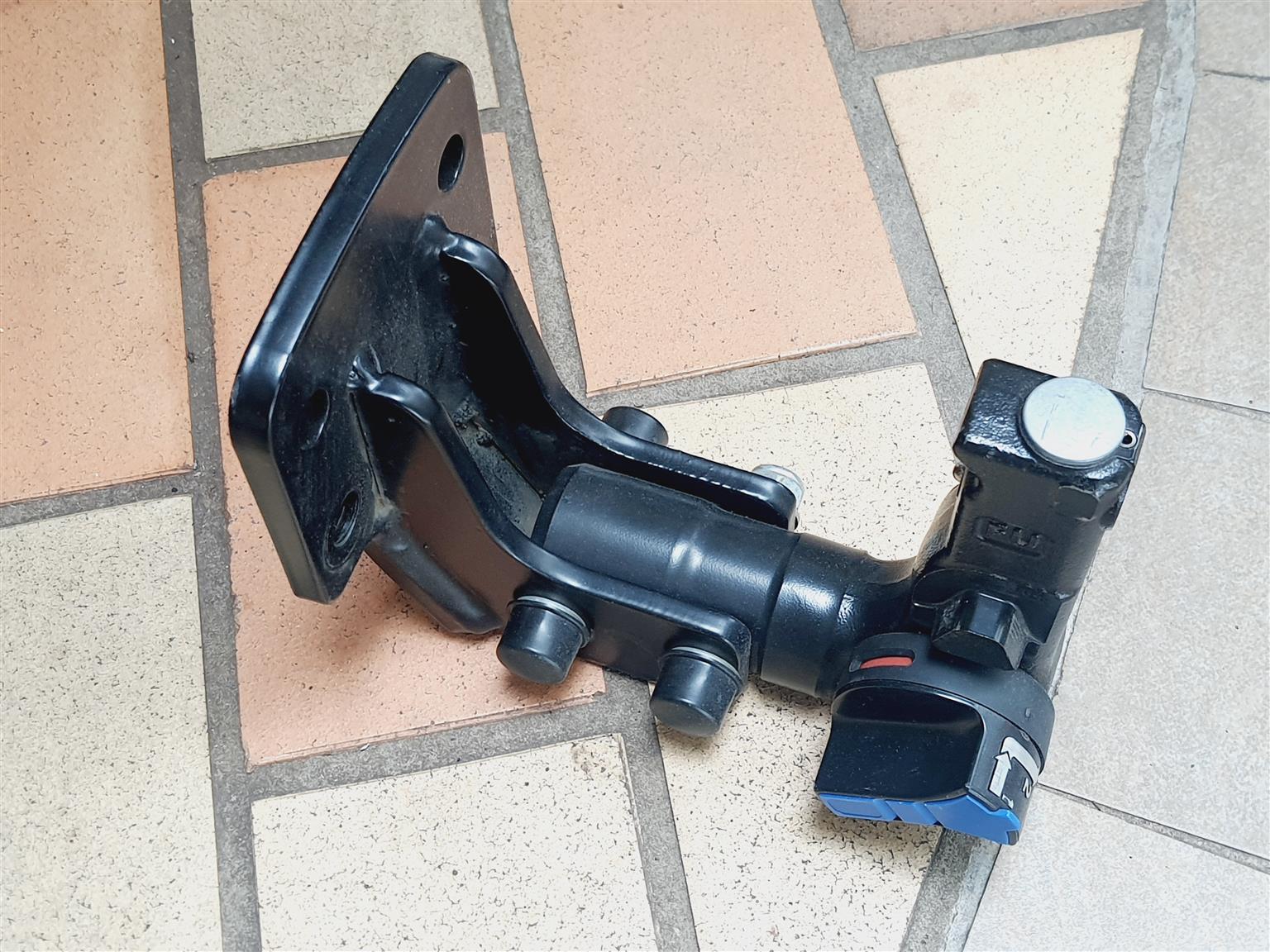 Bmw 3 Series F30 original detachable tow bar - Private Seller