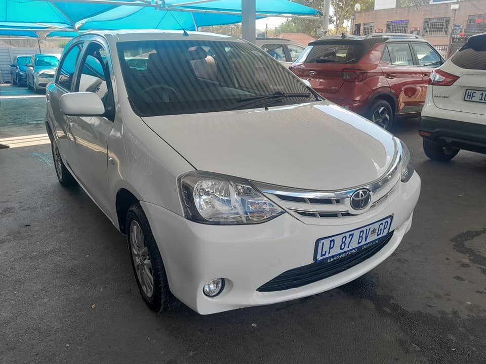 2020 TOYOTA ETIOS 1.5 HATCHBACK MANUAL