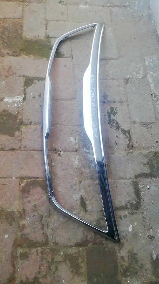 KIA SORETO 2009 FRONT BUMPER GRILL LINING FOR SALE DELIVERY AVAILABLE COUNTRY WIDE - Private Seller KIA SORETO 2009 FRONT BUMPER GRILL LINING FOR SALE DELIVERY AVAILABLE COUNTRY WIDE - Private Seller