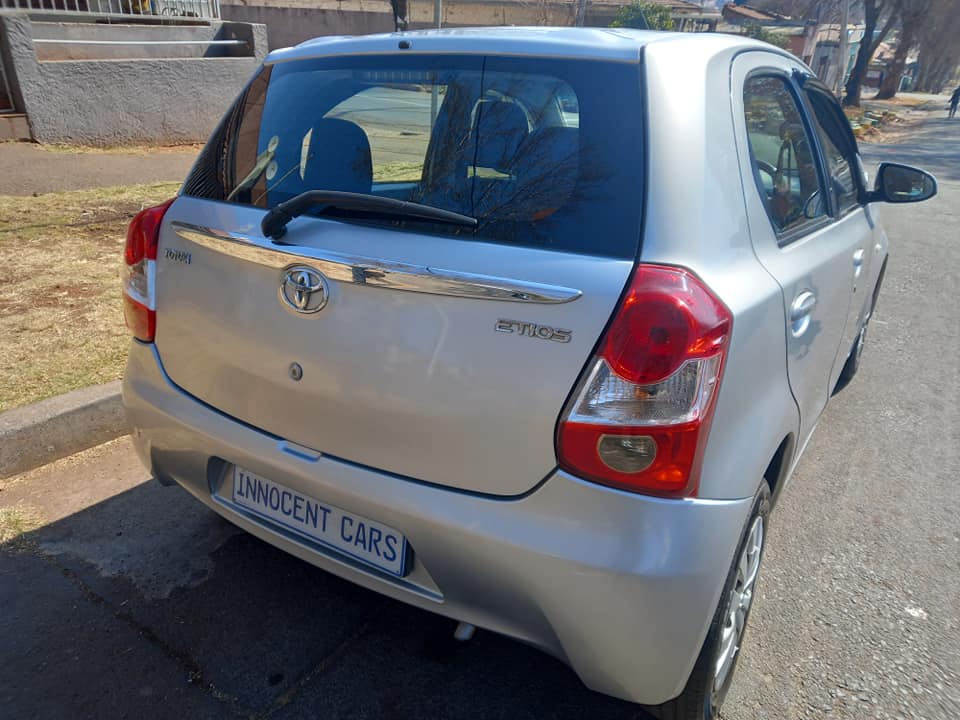 2016 TOYOTA ETIOS HATCHBACK 1.5 ENGINE PETROL, MANUAL, SILVER COLOR, MILEAGE
