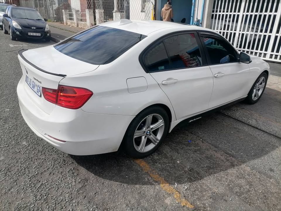 2015 BMW 320D F30 Automatic and leather seat Sunroof