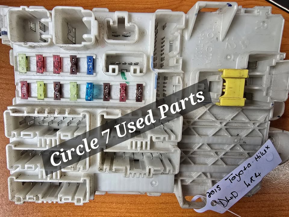 Toyota Hilux 3.0 D4D 4X4 Fusebox For Sale - Private Seller Toyota Hilux 3.0 D4D 4X4 Fusebox For Sale - Private Seller