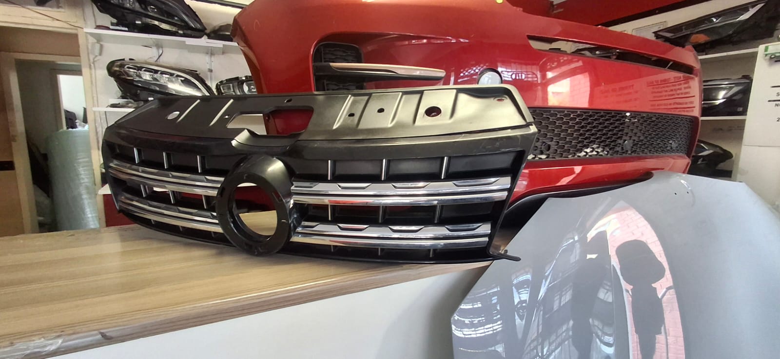 2020 VW AMAROK V6 FRONT GRILL FOR SALE IN GOOD CONDITION - Private Seller 2020 VW AMAROK V6 FRONT GRILL FOR SALE IN GOOD CONDITION - Private Seller