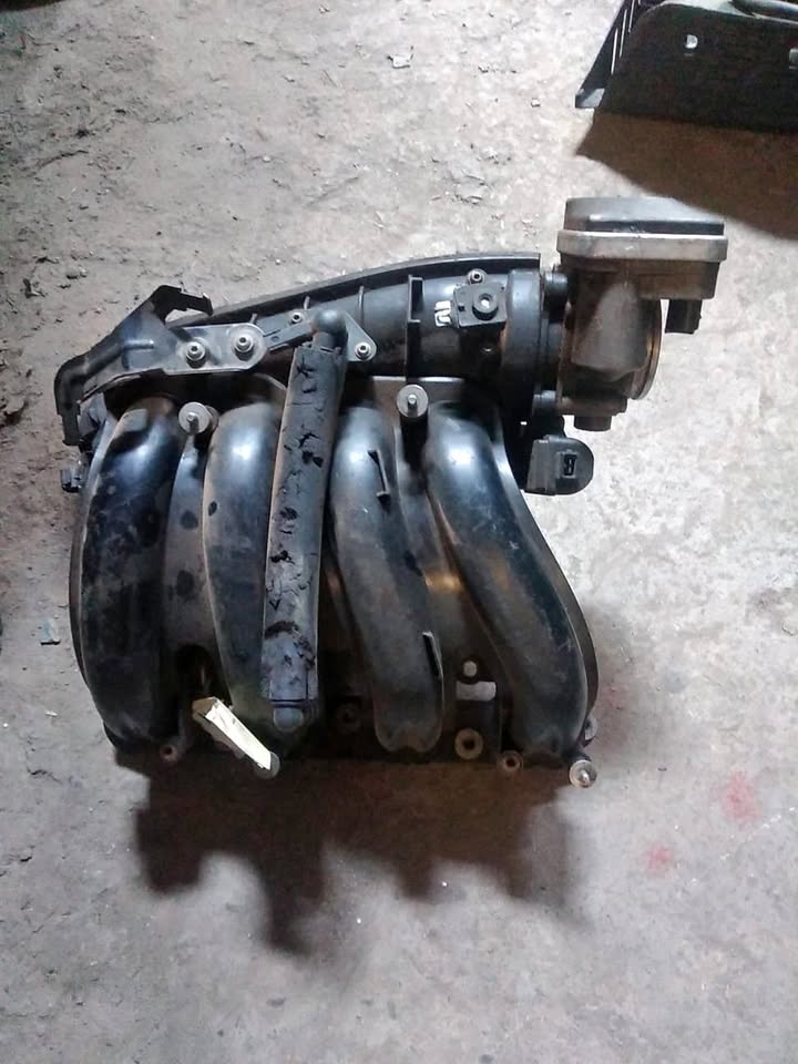 INTAKE MANIFOLD BMW 320i - Private Seller INTAKE MANIFOLD BMW 320i - Private Seller
