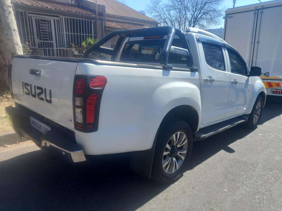 2014 ISUZU DTEQ KB300 DIESEL ENGINE, D/C, MANUAL 4X4, MILEAGE 137000KMS, WHITE COLOR,