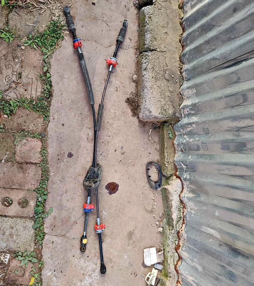 Nissan qashqai gear cables gear links 1200 - Private Seller Nissan qashqai gear cables gear links 1200 - Private Seller