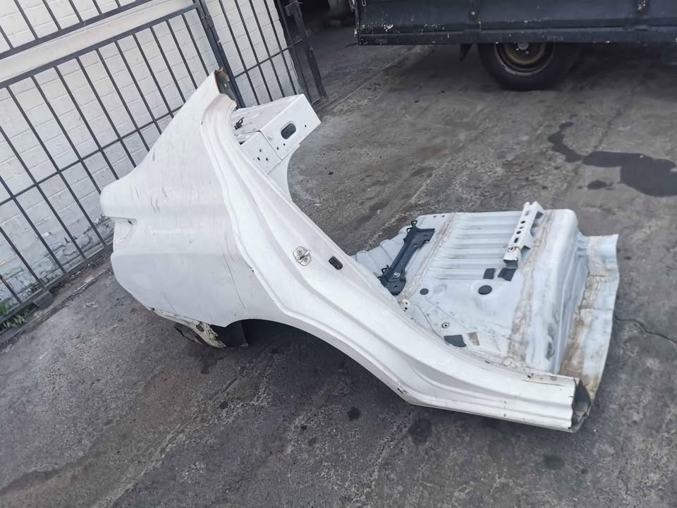 Rear fenders for Nissan Almera - Private Seller Rear fenders for Nissan Almera - Private Seller