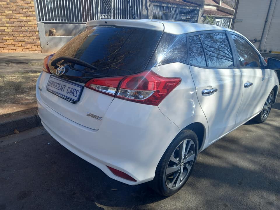 2018 TOYOTA YARIS HATCHBACK 1.5 ENGINE PETROL, AUTOMATIC, WHITE COLOR