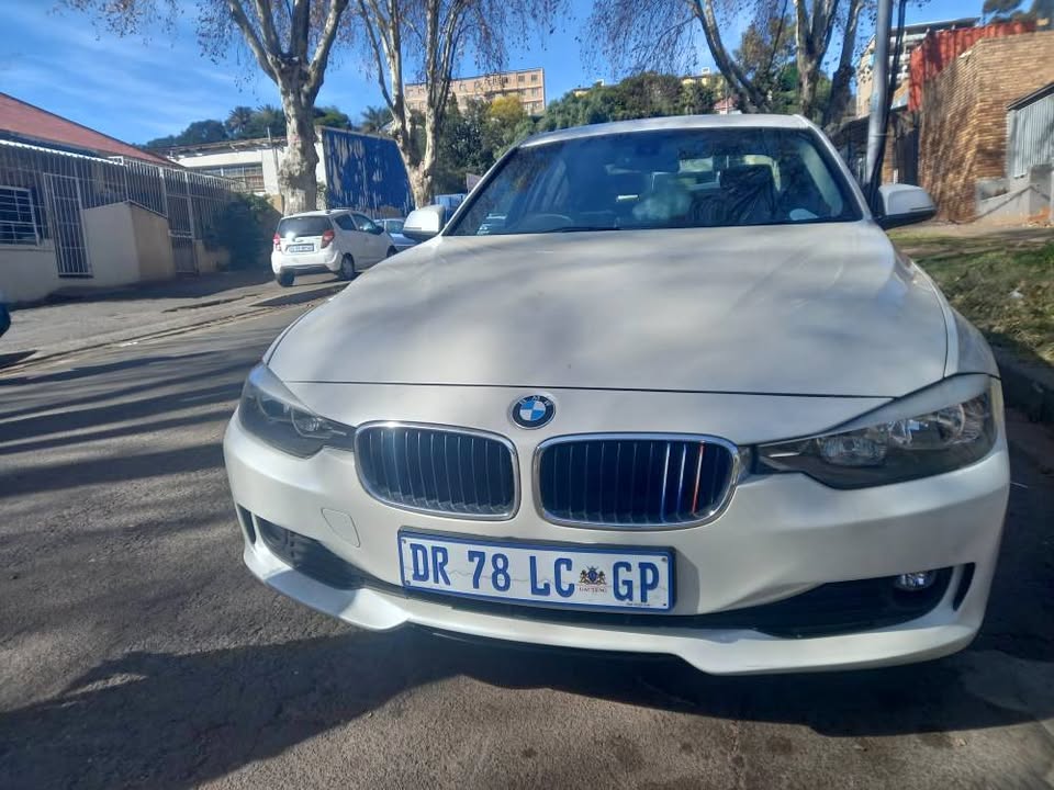 2015 BMW 3series 318i F30 Petrol, Automatic, White, Leather seats Reverse sensors,