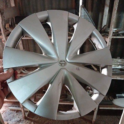 Etios, wheel cap - Private Seller Etios, wheel cap - Private Seller
