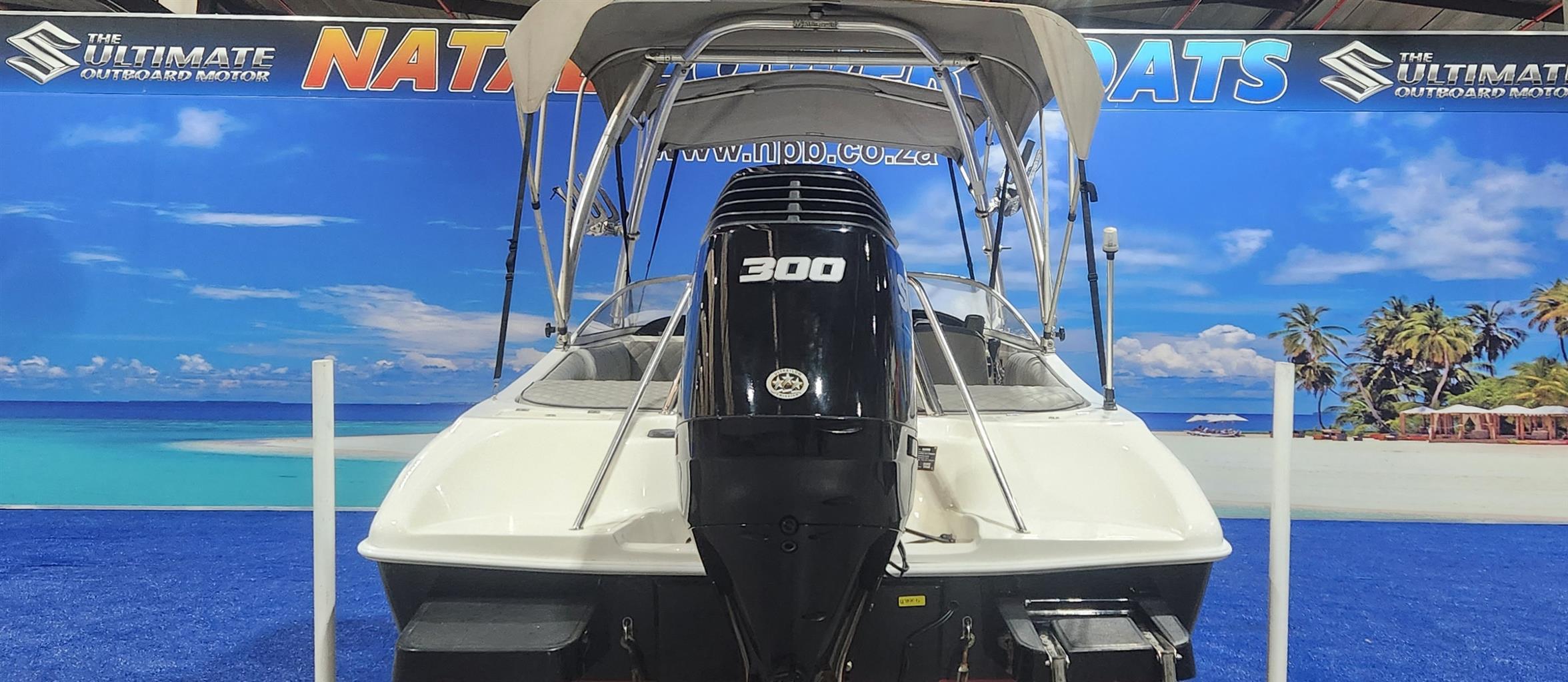 CLASSIC 210 ON TRAILER 300 HP SUZUKI 4 STROKE 2017 MODEL MOTOR 128 HOUR