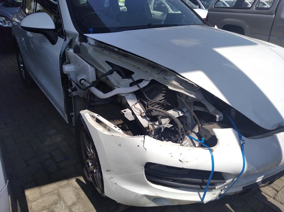 Porsche Cayenne diesel 2013 accident damaged engine starts and drives - Private Seller