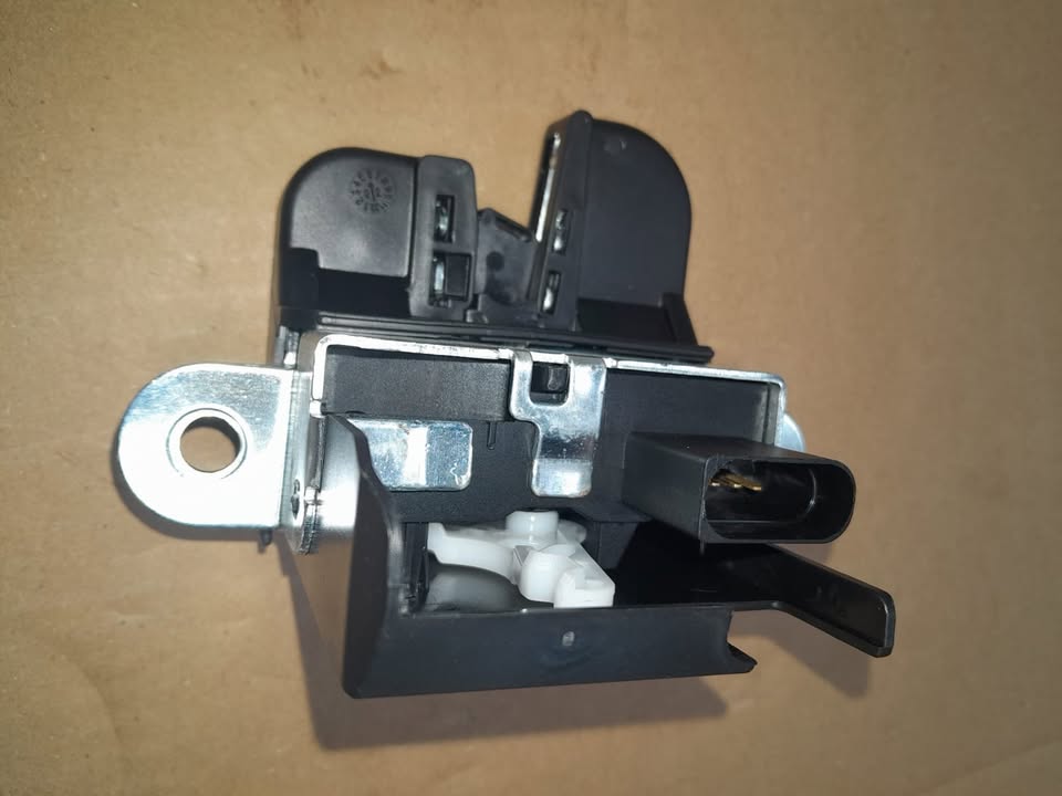 VW POLO 6 BOOT LOCK FOR SALE - Private Seller VW POLO 6 BOOT LOCK FOR SALE - Private Seller