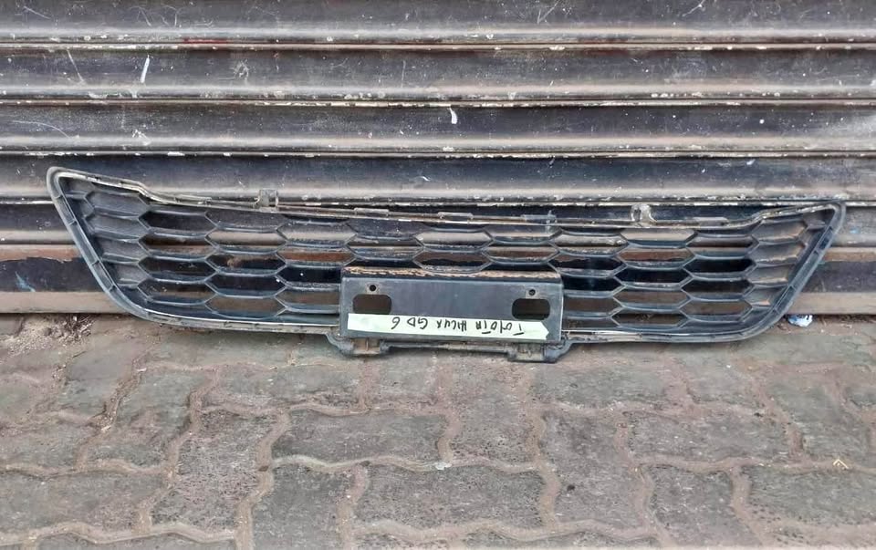 Toyota Hilux GD6 bottom grill - Private Seller Toyota Hilux GD6 bottom grill - Private Seller