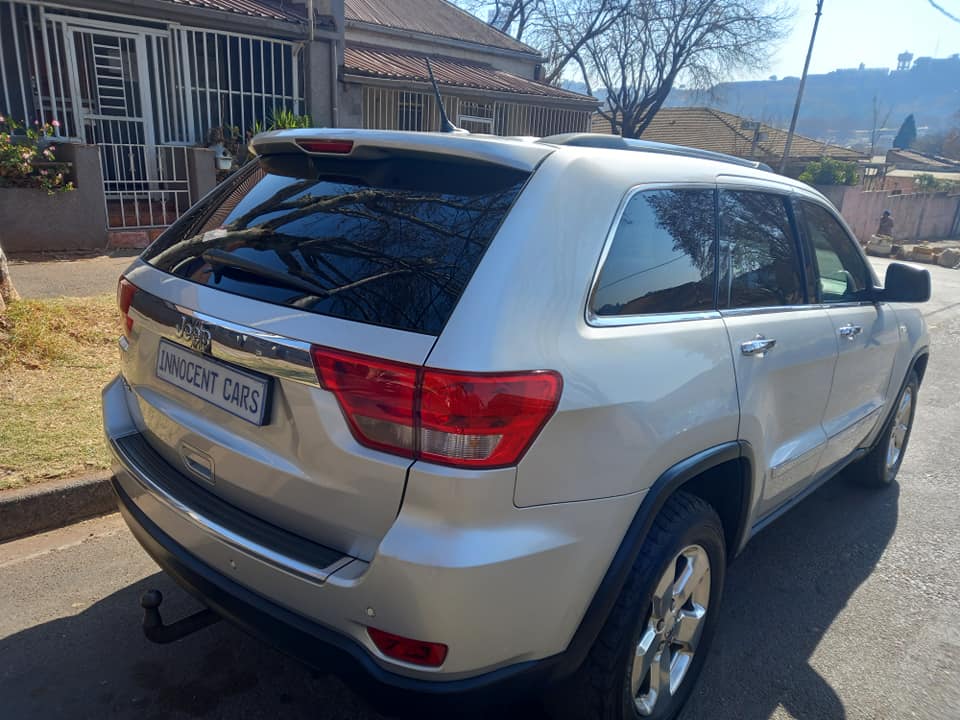 2012 JEEP GRAND CHEROKEE 2.0 LITTER PETROL, AUTOMATIC, SILVER COLOR, MILEAGE