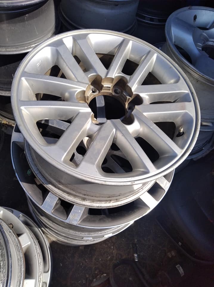 Toyota fortuner 17 inch rims - Private Seller Toyota fortuner 17 inch rims - Private Seller