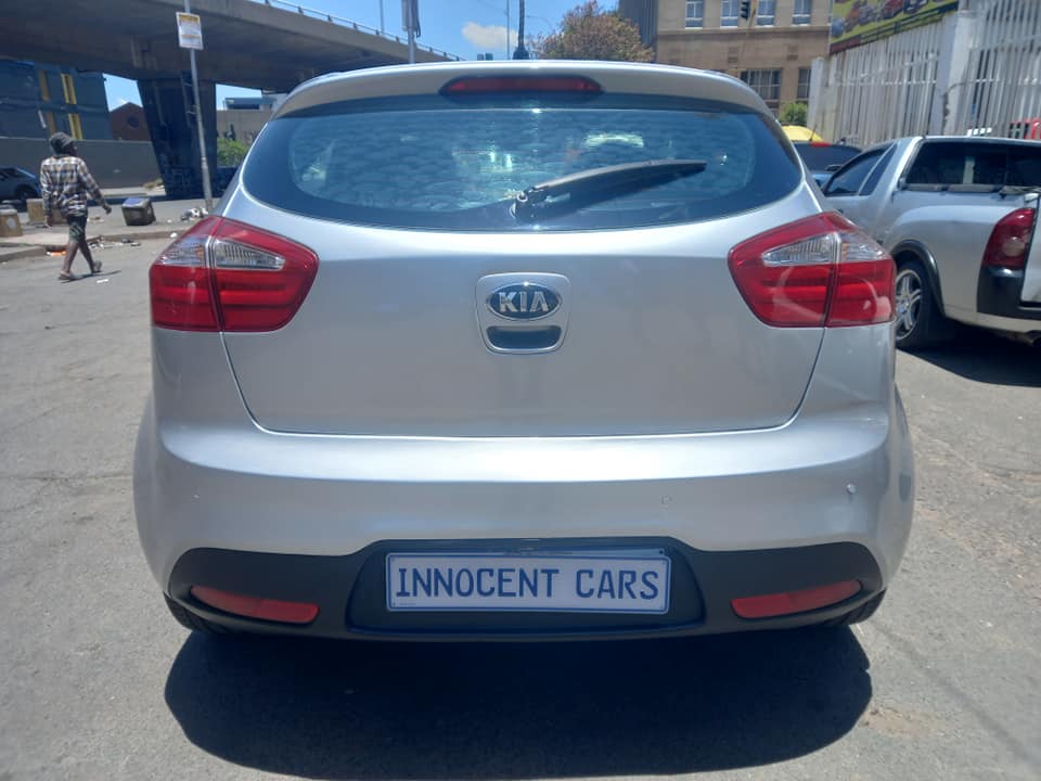 2012 KIA RIO TEC 1.4 PETROL,  90000KM, MANUAL, SILVER COLOUR SUNROOF