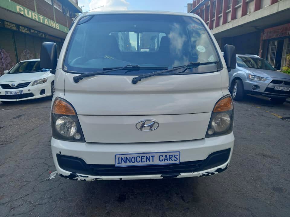 2015 HYUNDAI H100 BAKKIE, 2.6 DIESEL, MANUAL TRANSMISSION, WHITE COLOUR 2015 HYUNDAI H100 BAKKIE, 2.6 DIESEL, MANUAL TRANSMISSION, WHITE COLOUR