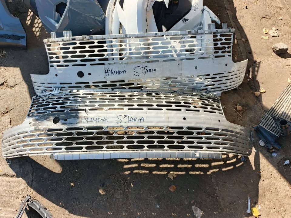 Hyundai staria front Grill - Private Seller Hyundai staria front Grill - Private Seller