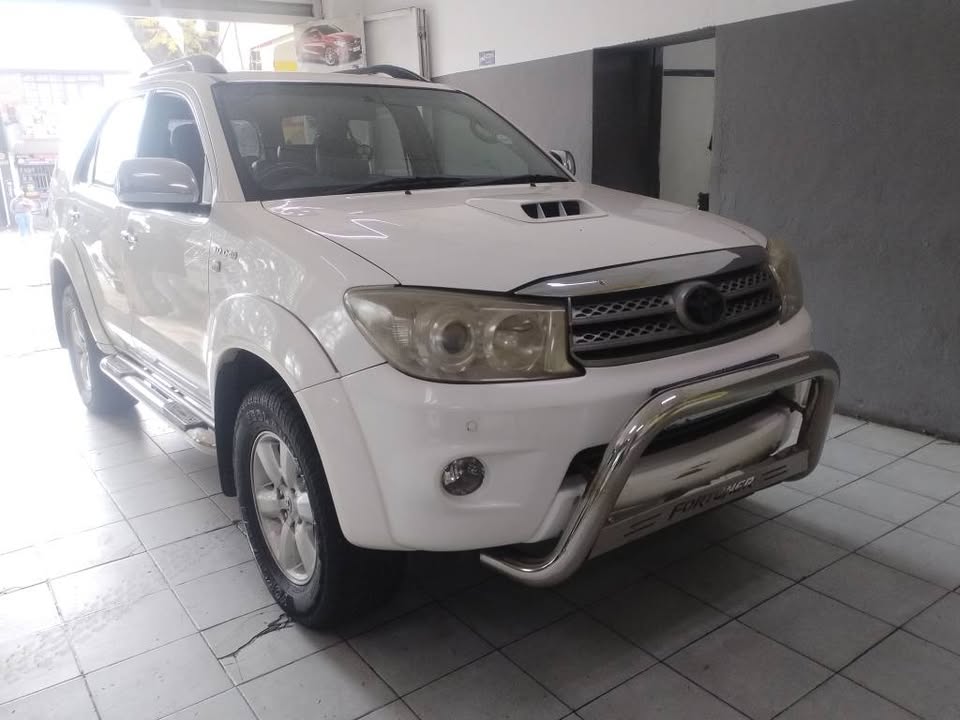 2011 TOYOTA Fortuner 3.0 D-4D 4x2 AUTOMATIC