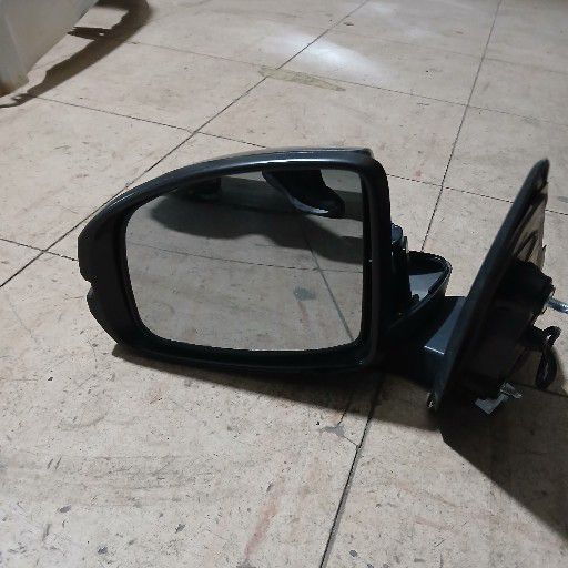 Honda amaze side mirror - Private Seller Honda amaze side mirror - Private Seller