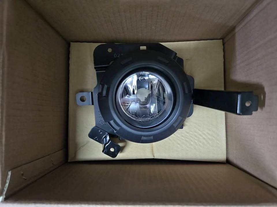 Mitsubishi Triton 2005 Up Right Fog Light For Sale - Private Seller Mitsubishi Triton 2005 Up Right Fog Light For Sale - Private Seller