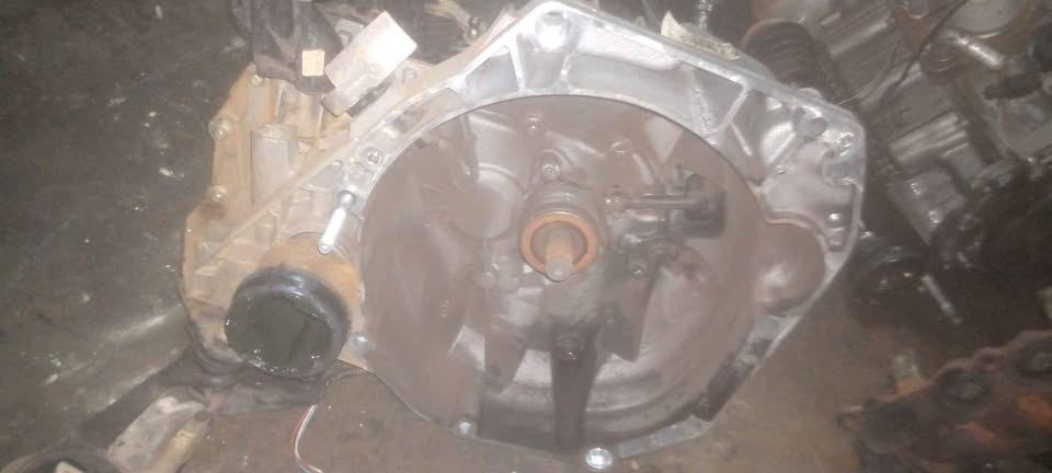 Nissan mirca new shape maunal gear box - Private Seller Nissan mirca new shape maunal gear box - Private Seller