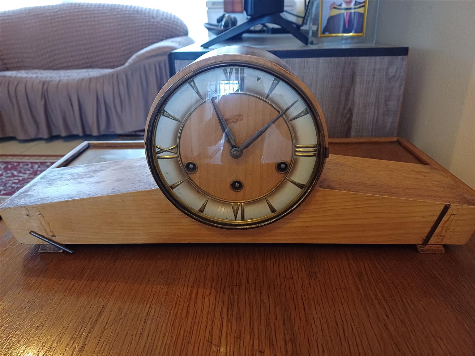 Magnificent oak Chiming clock for Sale