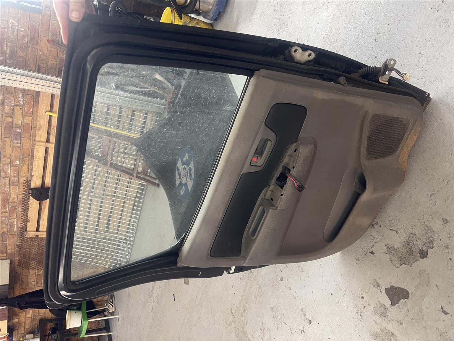 door l/r for toyota hilux d/c d4d - Private Seller door l/r for toyota hilux d/c d4d - Private Seller