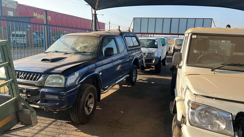 2006 mitsubishi colt 2.8tdi super cab stripping for spares call or whatsapp/ - Private Seller