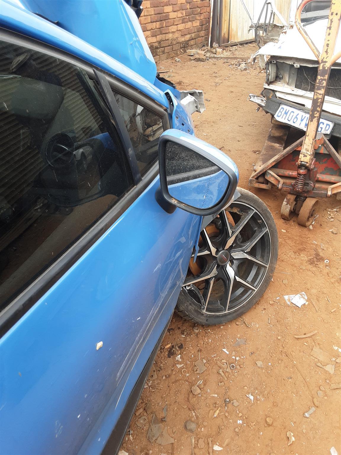 Stripping Renault Clio 4 Turbo 2014 for Spares - Private Seller