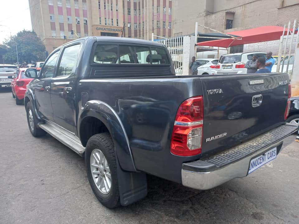 2012 TOYOTA HILUX 2.7 VVT PETROL, MANUAL TRANSMISSION ,GREY COLOUR, MILEAGE 95000KM
