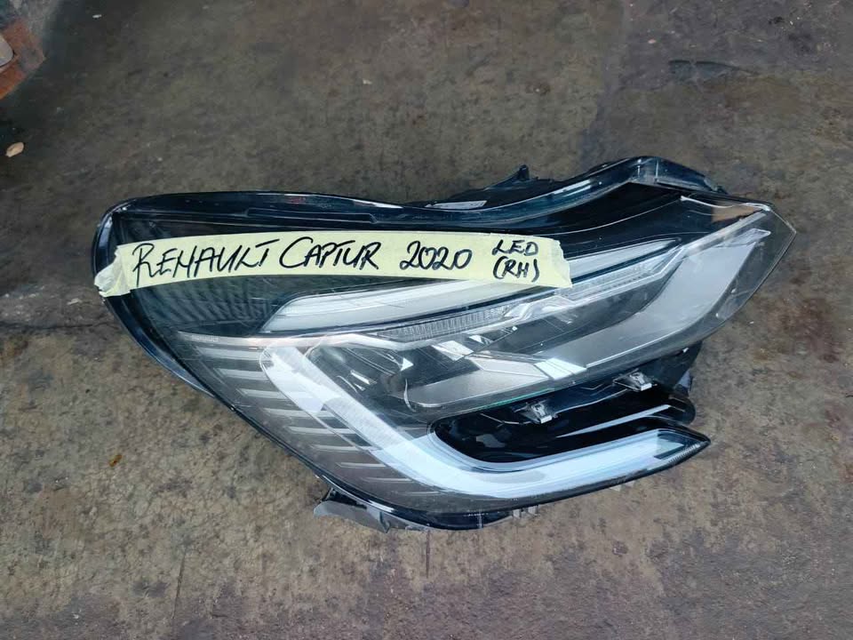 Renault Capture headlight 2020 LED Right - Private Seller Renault Capture headlight 2020 LED Right - Private Seller