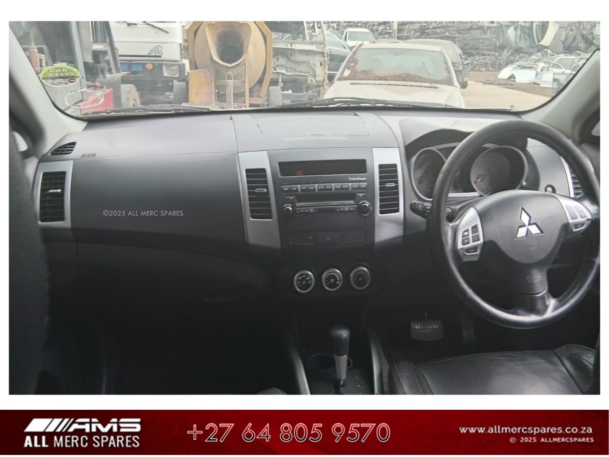 MITSUBISHI OUTLANDER 2008 COMPLETE INTERIOR FOR SALE - Private Seller MITSUBISHI OUTLANDER 2008 COMPLETE INTERIOR FOR SALE - Private Seller