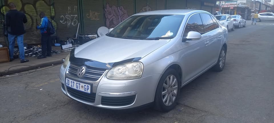 2007 VW JETTA 5 1.6 PETROL, MANUAL SEDAN, SILVER COLOR, 82000KM
