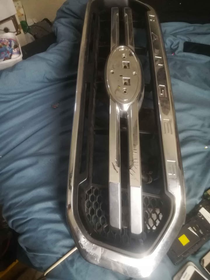 Ford Ranger T7/T8 Front Chrome Grille - Private Seller