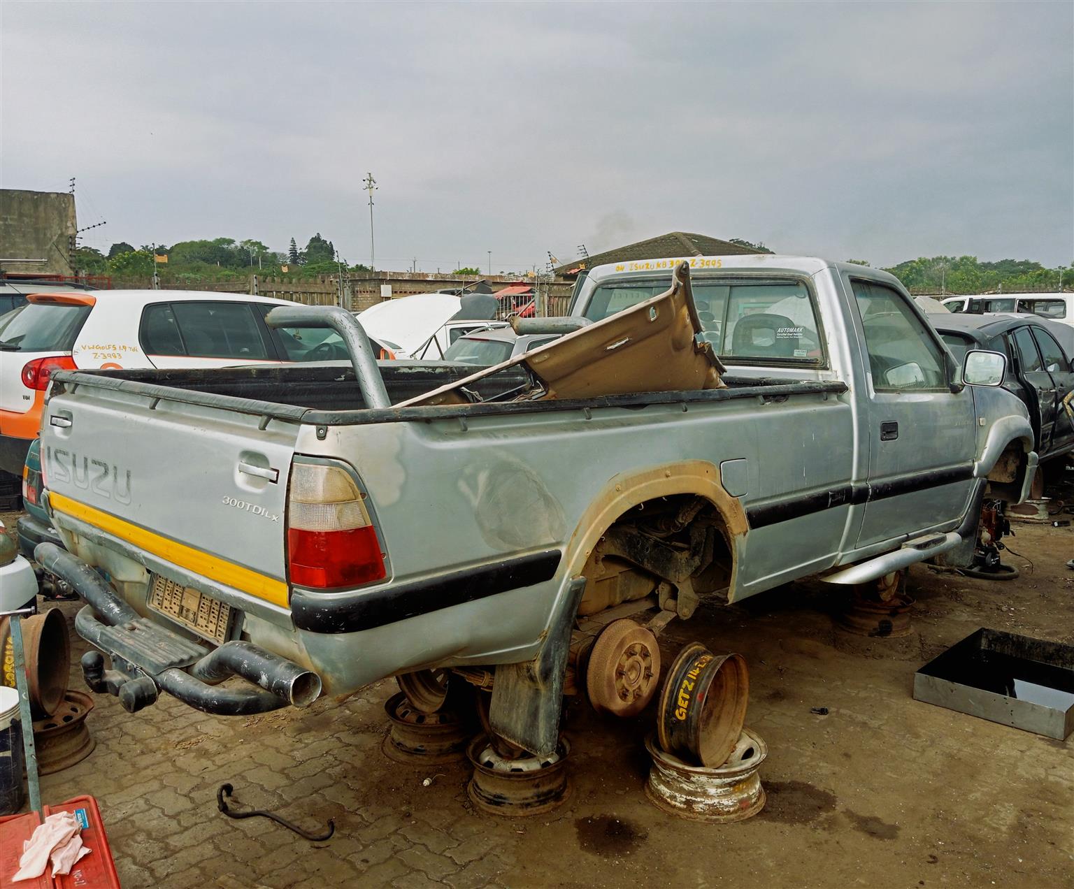 2004 Isuzu KB300 - Stripping for Spares