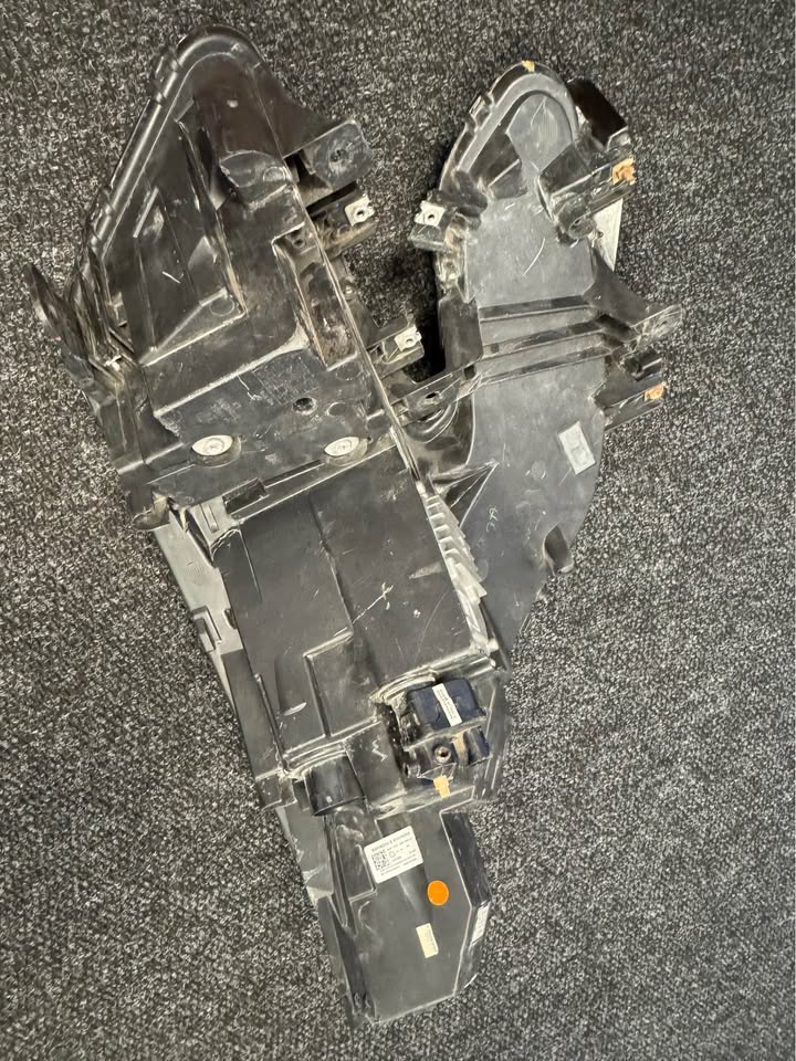 Mahindra XUV700 LH headlamp (with modules and brackets) - Private Seller Mahindra XUV700 LH headlamp (with modules and brackets) - Private Seller