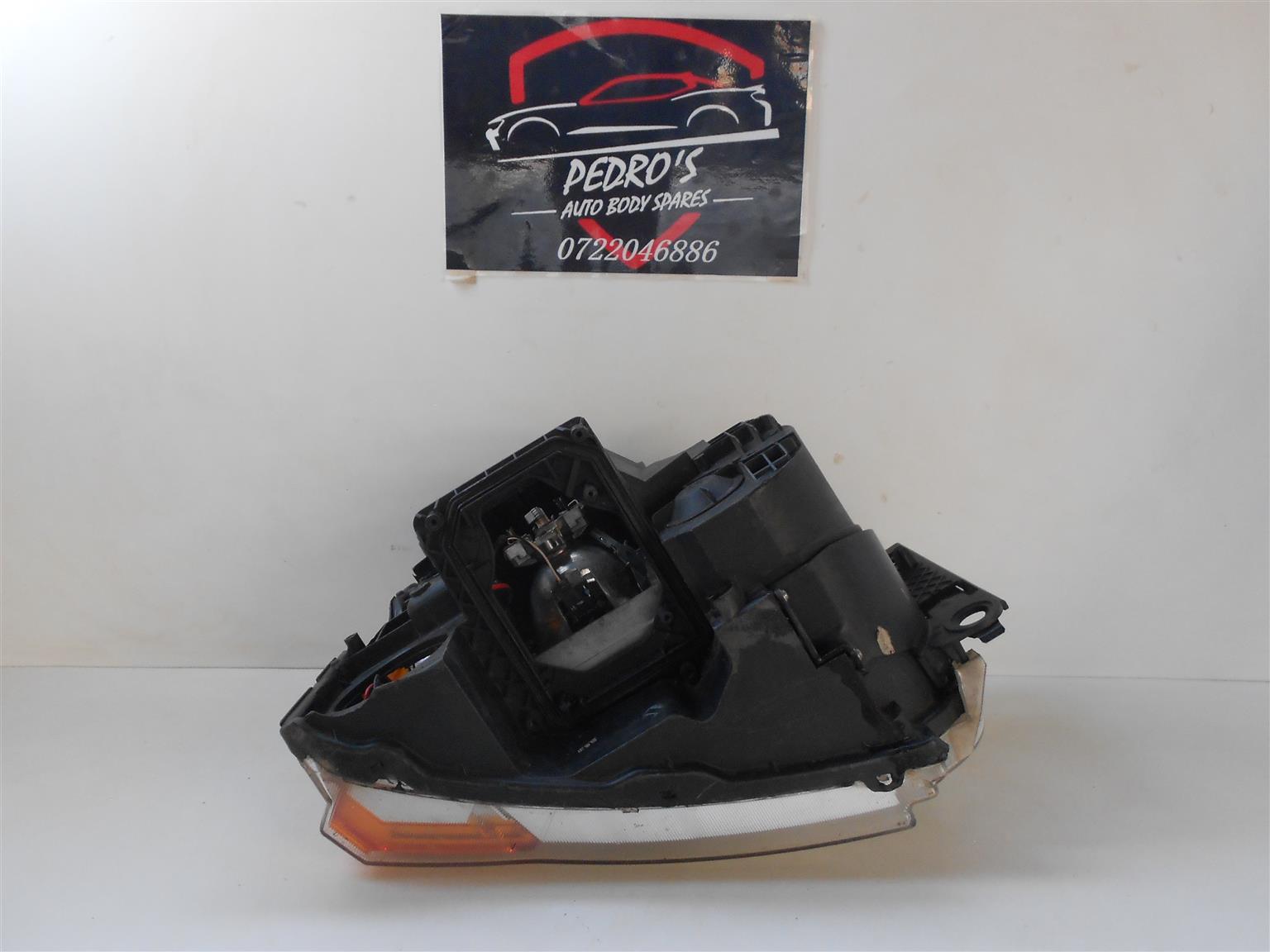 Land rover Discovery 3 xenon headlight - Private Seller Land rover Discovery 3 xenon headlight - Private Seller