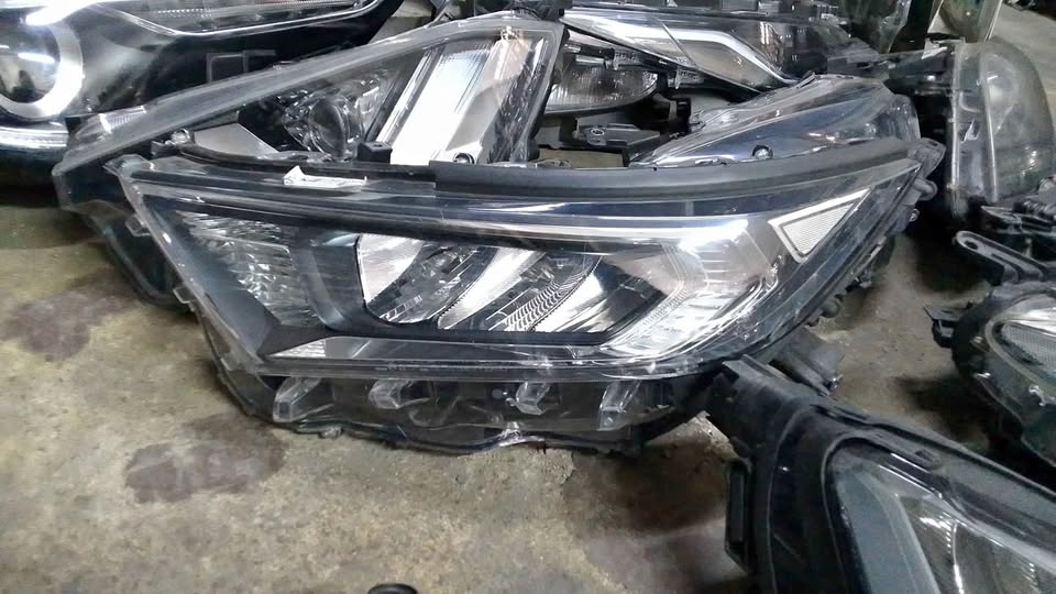 Toyota RAV4 HEADLIGHTS - Private Seller Toyota RAV4 HEADLIGHTS - Private Seller