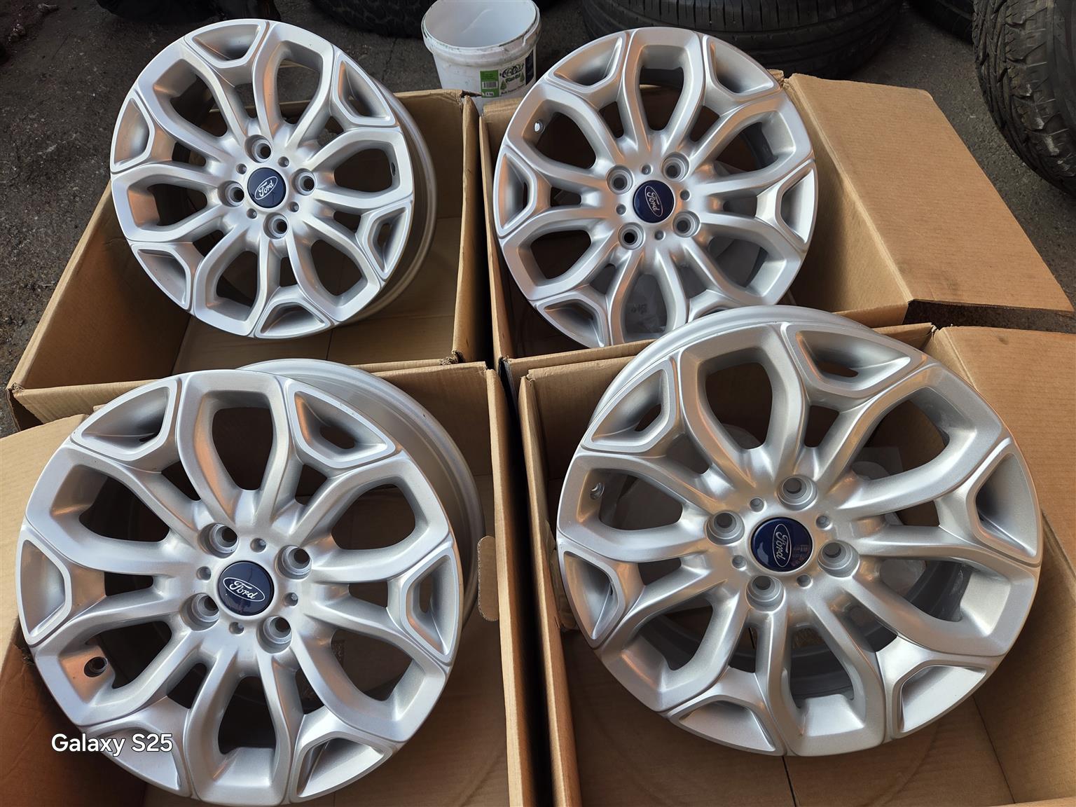 Ford ecosport mags size 16 set originals - Private Seller Ford ecosport mags size 16 set originals - Private Seller