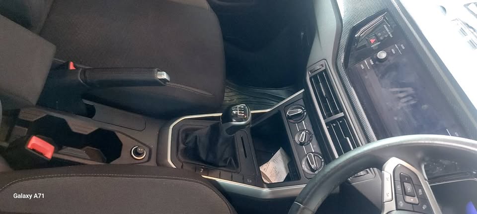 Volkwogen Polo 9 1.0 Tsi Comfortline manual petrol