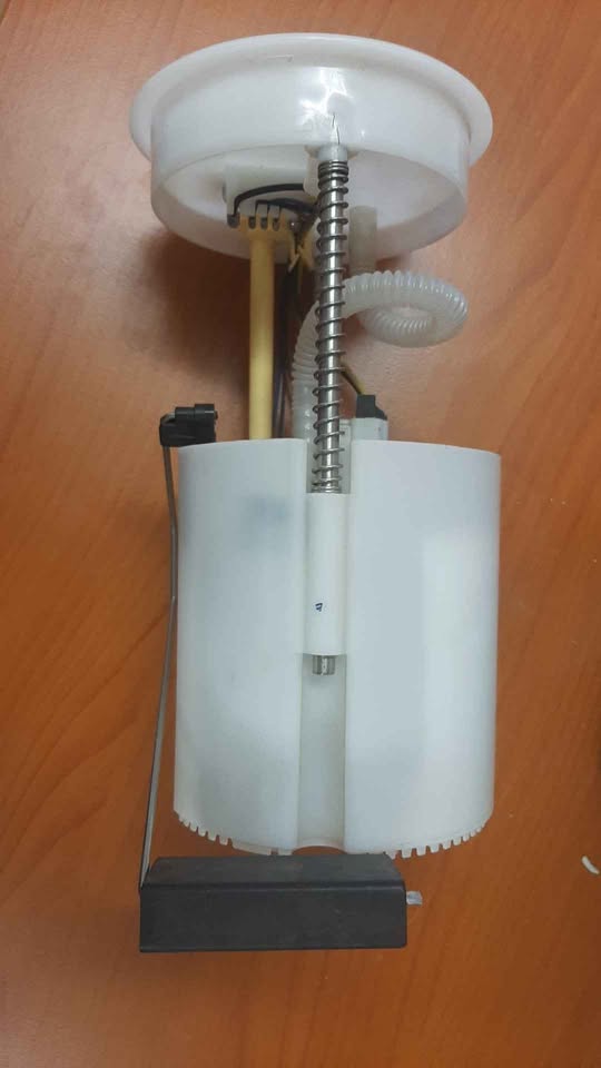 VW PILO GOOD SECOND HAND FUEL PUMP. FOR VARIOUS OTHER CARS TOO .