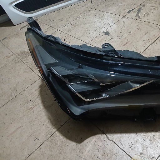 Lexus nx300 headlight - Private Seller