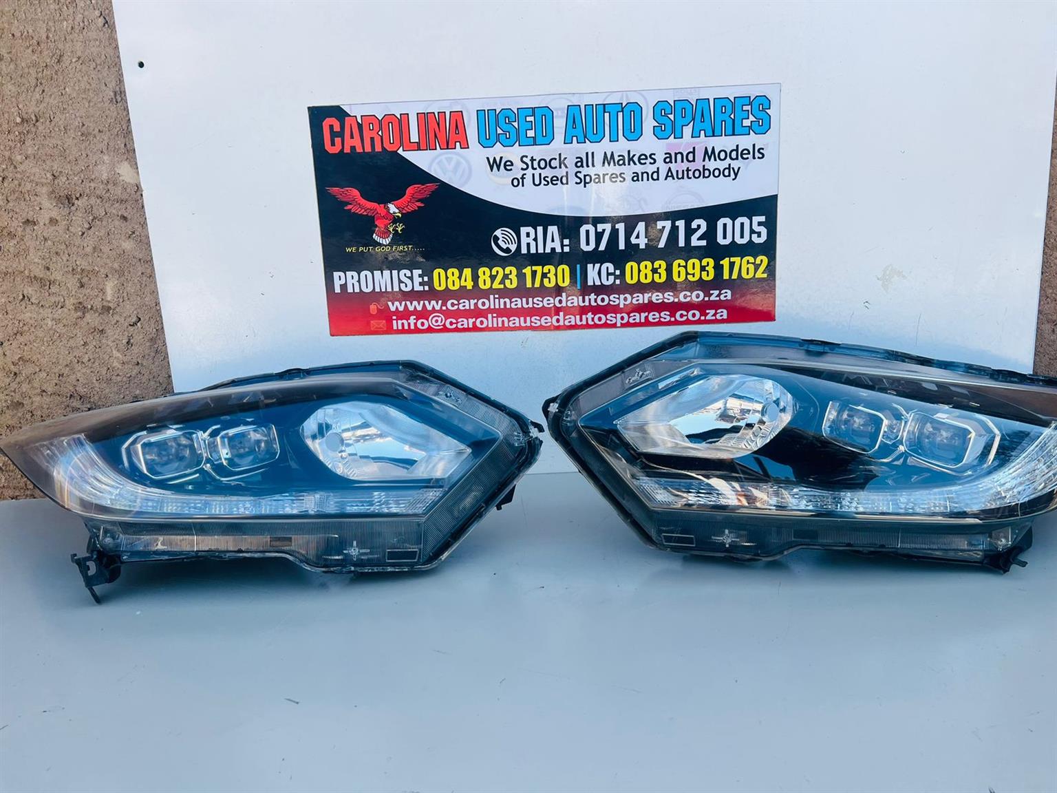 Honda HR-V left and right side headlight with double beam - Private Seller