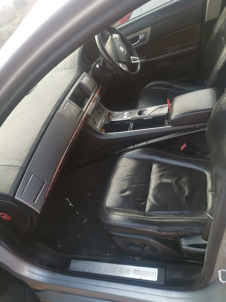 2009 JAGUAR XF 2.7D STRIPPING AS SPARES